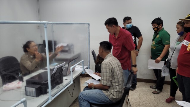 รถร่วมโวยถูกนายจ้างลอยแพ