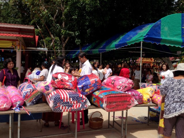 กฐินสามัคคีโปรยทานเครื่องนอนรับลมหนาว