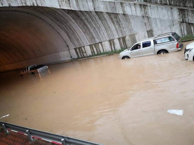 ประมวลภาพน้ำท่วม "อุโมงค์ทับลาน"