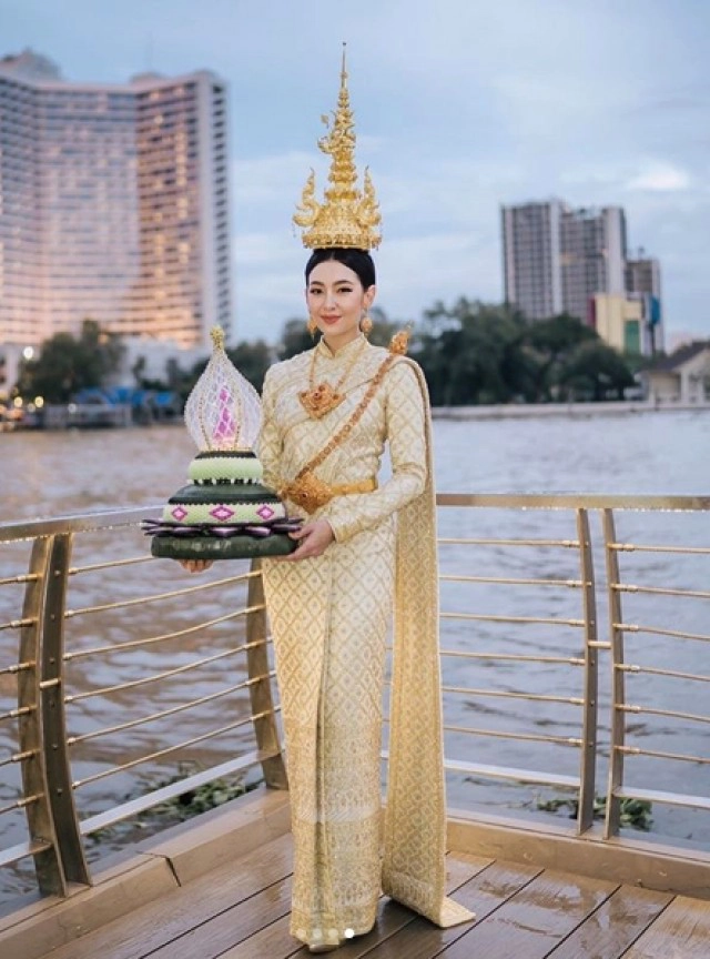 ส่องความงาม "เบลล่า ราณี" ในลุคชุดไทย กับเครื่องประดับมูลค่ากว่า 20 ล้าน!