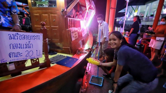 คึกคักบรรยากาศงานสืบสานประเพณีลอยกระทง และประกวดนางนพมาศจังหวัดปทุมธานี