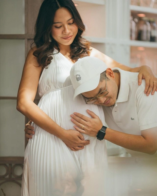 "หญิงแม้น" ม.ร.ว.แม้นนฤมาส กลายเป็นคุณแม่ป้ายแดง คลอดลูกชายคนแรกแล้ว