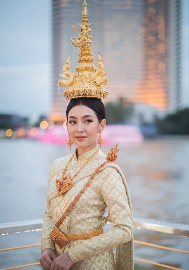 ส่องความงาม "เบลล่า ราณี" ในลุคชุดไทย กับเครื่องประดับมูลค่ากว่า 20 ล้าน!