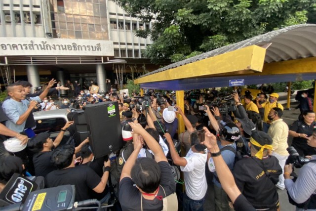 ตร.ออกหมายเรียกหนุ่มทำร้ายนศ.รามฯ