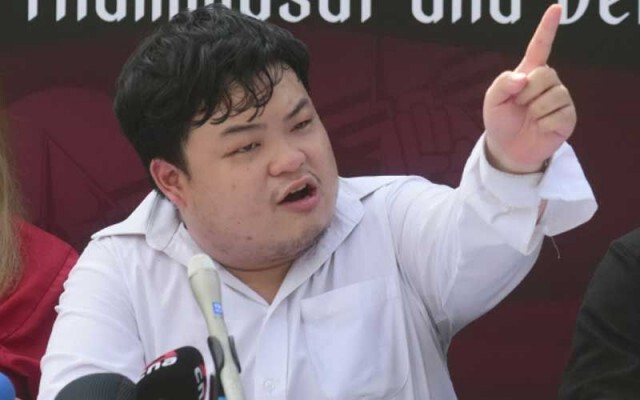 "สุชาติ สวัสดิ์ศรี" เผย แม่ "เพนกวิน" ถูกไล่ออกจากงาน เพราะลูก "ไม่จงรักภักดี"