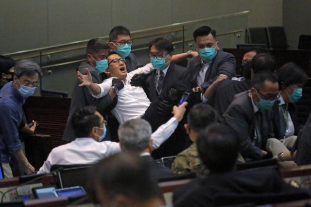 ฮ่องกงจับ 7 ส.ส.ฝ่ายค้านขวางประชุมสภาฯ