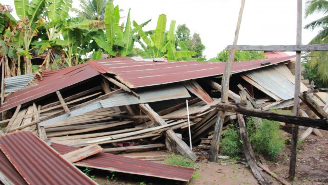 ฝนตกหนักดินยุบบ้านป้าวัย62พังถล่มทั้งหลัง