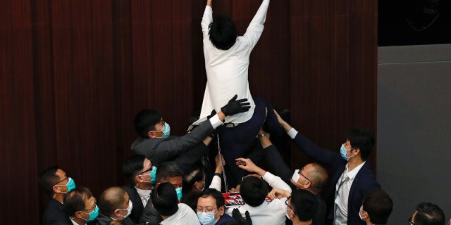 ฮ่องกงจับ 7 ส.ส.ฝ่ายค้านขวางประชุมสภาฯ