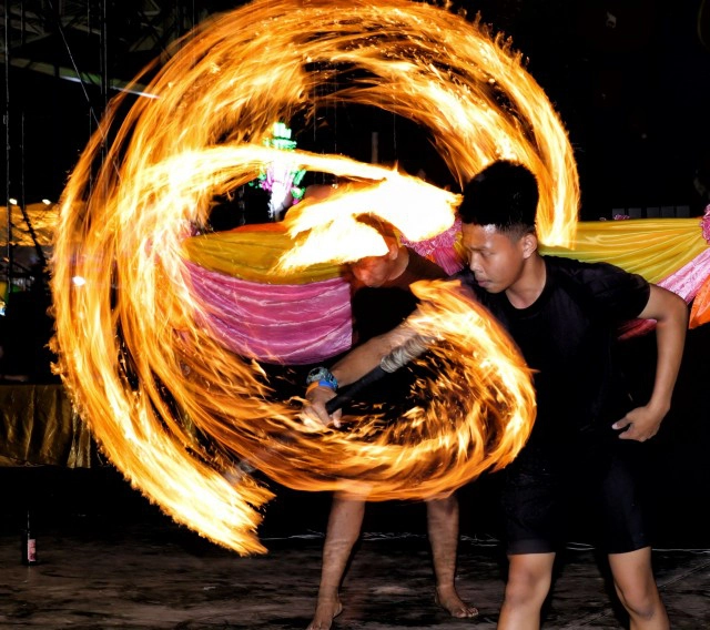 คึกคักบรรยากาศงานสืบสานประเพณีลอยกระทง และประกวดนางนพมาศจังหวัดปทุมธานี