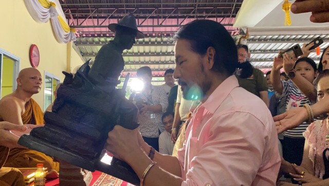 "บิณฑ์ " แจกลอตเตอรี่นำโชคให้ผู้ร่วมบุญทอดกฐินสามัคคี วัดป่าพรหมยาน