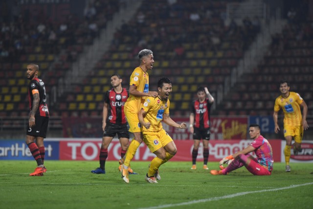 บีจี บุกไปชนะเชียงราย นำฝูง บุรีรัมย์ ถูกเมืองทอง เฉือน3-2