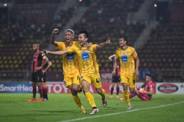บีจี บุกไปชนะเชียงราย นำฝูง บุรีรัมย์ ถูกเมืองทอง เฉือน3-2