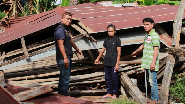 ฝนตกหนักดินยุบบ้านป้าวัย62พังถล่มทั้งหลัง
