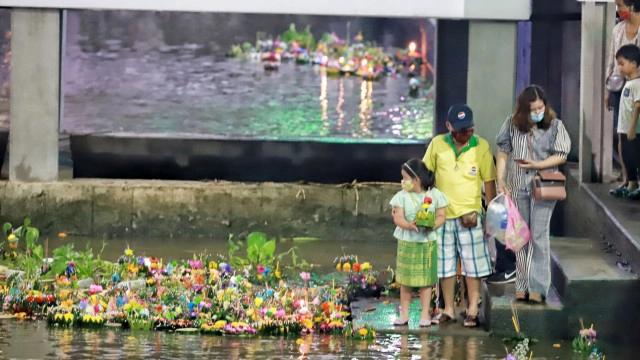 คึกคักบรรยากาศงานสืบสานประเพณีลอยกระทง และประกวดนางนพมาศจังหวัดปทุมธานี