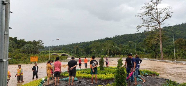 ประมวลภาพน้ำท่วม "อุโมงค์ทับลาน"