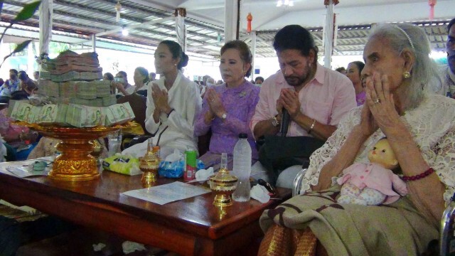 "บิณฑ์" เดินสายเชิญชวนปชช.ร่วมรับ"ในหลวง"เสด็จ