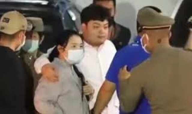 "สุชาติ สวัสดิ์ศรี" เผย แม่ "เพนกวิน" ถูกไล่ออกจากงาน เพราะลูก "ไม่จงรักภักดี"