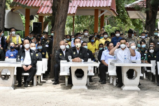 "ประยุทธ์"พบชาวเกาะสมุยให้ความมั่นใจเศรษฐกิจไทยกำลังฟื้น