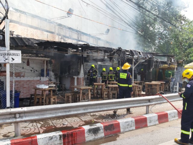 ไฟไหม้บ้านเรือน ปชช. ย่านห้าแยกลาดพร้าว