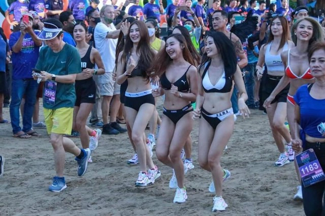 "พัทยา" จัดวิ่ง Bikini Night Run 2020