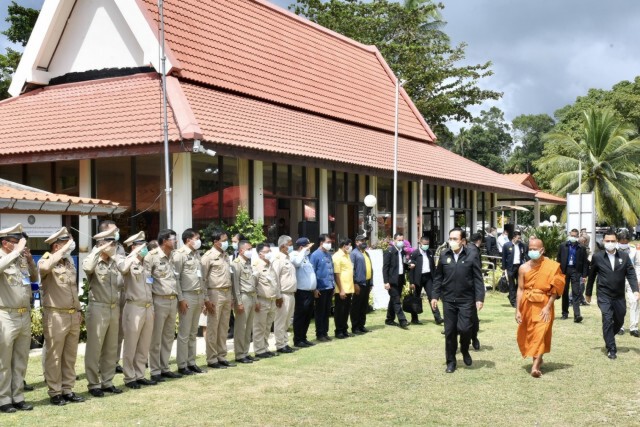 "ประยุทธ์"พบชาวเกาะสมุยให้ความมั่นใจเศรษฐกิจไทยกำลังฟื้น