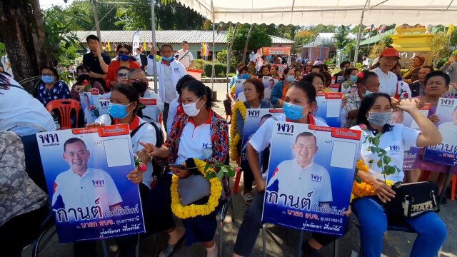 ตัวเต็งแห่สมัครนายก อบจ.วันแรก