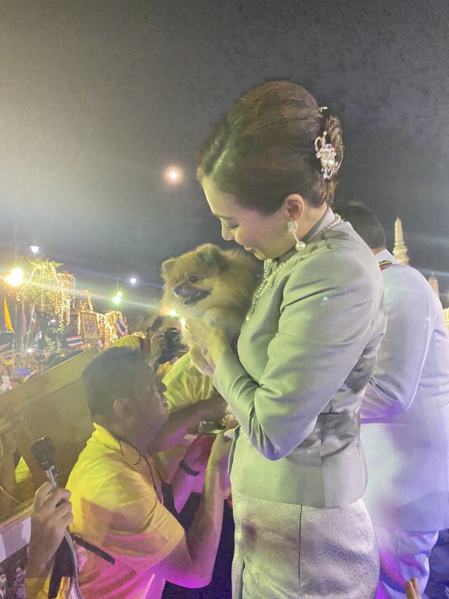 "ในหลวง" ทรงพระอักษร "ช่วยกันรักประเทศไทย"