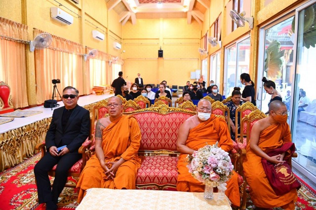 ตลกรุ่นใหญ่ ร่วมรดน้ำศพ วัดไผ่ล้อม อาลัยศรีบาน เชิญยิ้ม