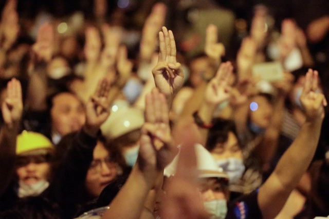 ประเมินทิศทางม็อบจาก 9 ปัจจัย กับ 2 เงื่อนไขพลิกเกม