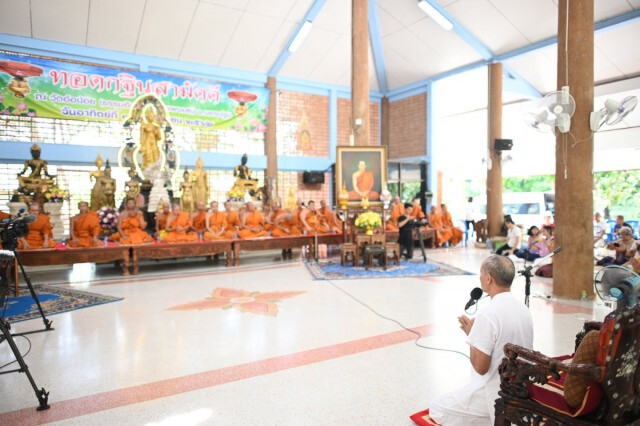 "พุทธะอิสระ" แจง "คลิปพระสงฆ์กราบ" ไม่ทันตั้งตัว เคยบอกไม่ต้องกราบ