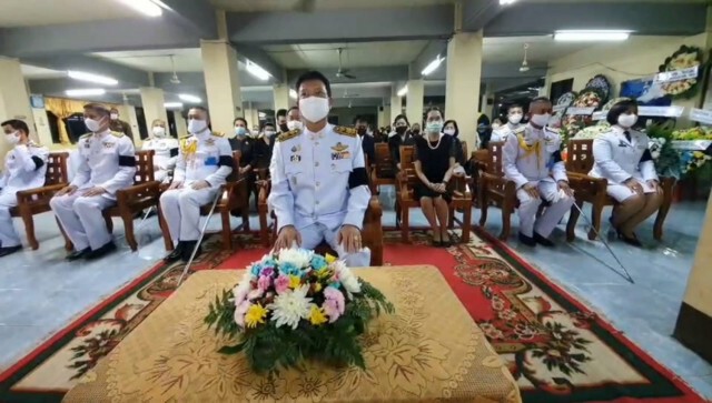 ทรงพระราชทานพวงมาลา เจ้าหน้าที่แขวงการทางจิตอาสา