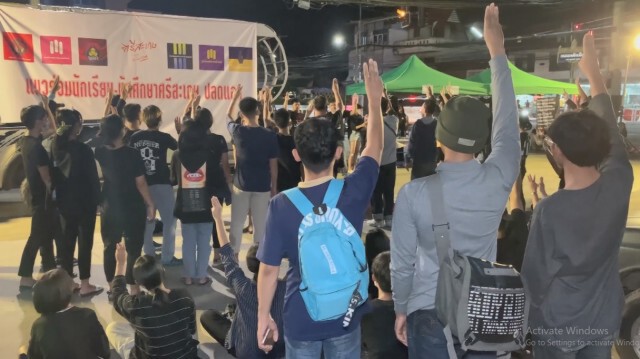 กกต.เตือนผู้สมัครชู 3 นิ้วควรระวัง หวั่นคนมองเจตนาผิด