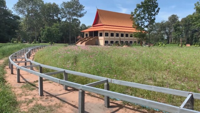 เดินชมดอกไม้เที่ยวสะพานแขวนวัดป่าแห่งใหม่