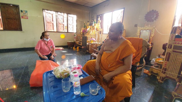 งงกันทั้งวัดสาวหิ้วศพลูกตัวเองที่แท้งมาให้พระทำบุญ