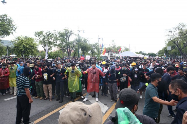 เปิดพิกัดเย็นนี้ ม็อบคณะราษฎร ตั้งโต๊ะแถลงการณ์ใหญ่ ที่สนามหลวง