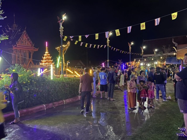 ชื่นมื่นประกวดนางนพมาศผู้สูงอายุ 60 ปีขึ้นไป