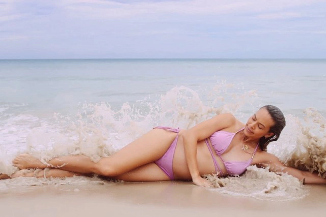 "เทย่า โรเจอร์ส" นุ่งบิกินี่เซ็กซี่ อวดครรภ์ว่าที่คุณแม่ หุ่นเป๊ะสุด!