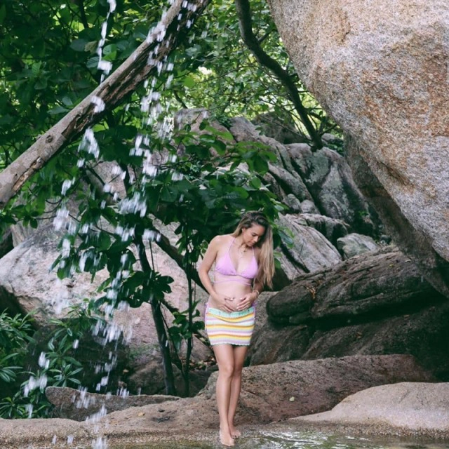 "เทย่า โรเจอร์ส" นุ่งบิกินี่เซ็กซี่ อวดครรภ์ว่าที่คุณแม่ หุ่นเป๊ะสุด!