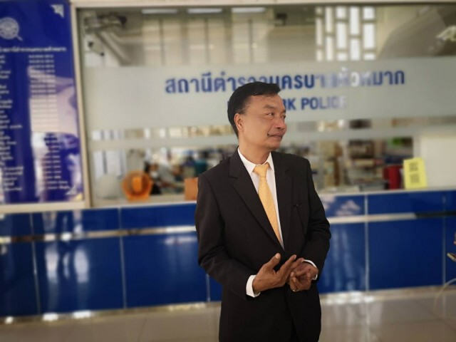 กลุ่มเสื้อเหลืองพบตร.หัวหมากตามหมายเรียก ยันไม่ได้ทำร้าย นศ.