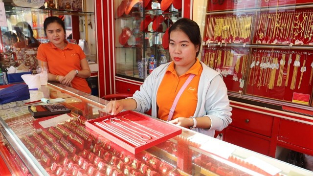 รวบโจรสาวใหญ่ วิ่งราวสร้อยทองจากร้านทองกลางเมืองอุดรฯ