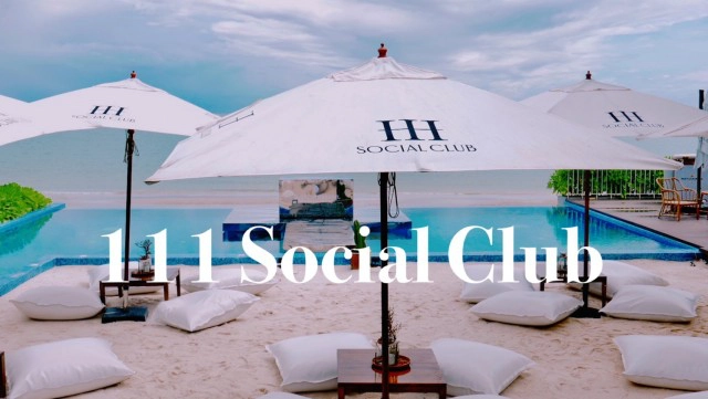 คาเฟ่สไตล์บีชคลับติดทะเล@ 111 Social Club Huahin