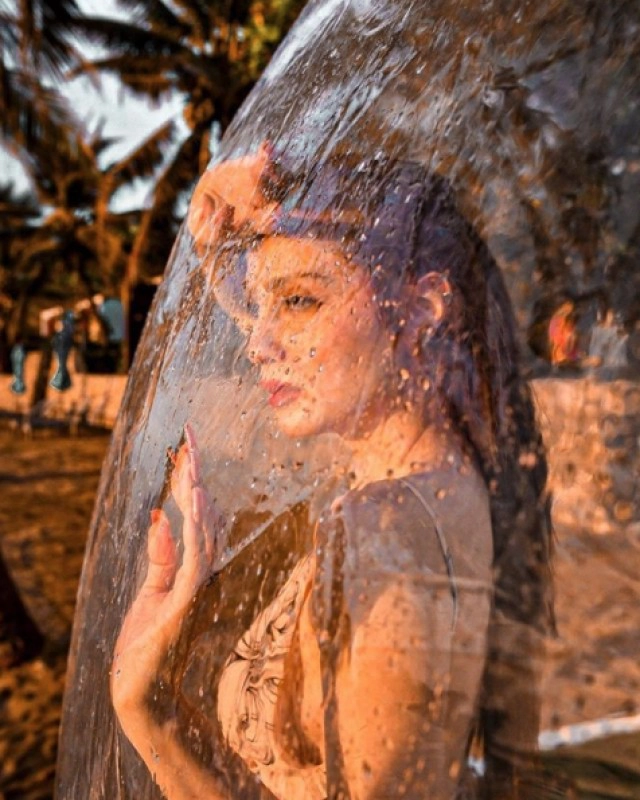 สุดแซ่บ "ขวัญ อุษามณี" ใส่ชุดว่ายน้ำ อวดผิวขาวเนียนที่ทะเล