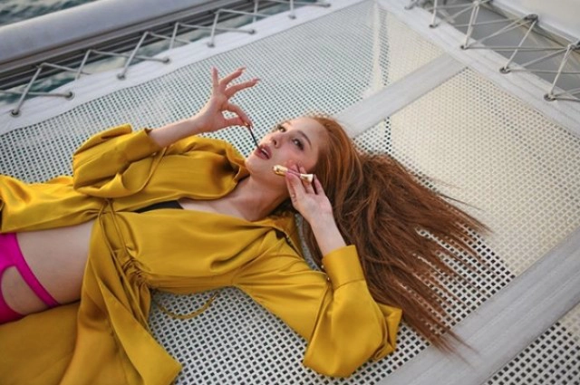 สุดแซ่บ "ขวัญ อุษามณี" ใส่ชุดว่ายน้ำ อวดผิวขาวเนียนที่ทะเล