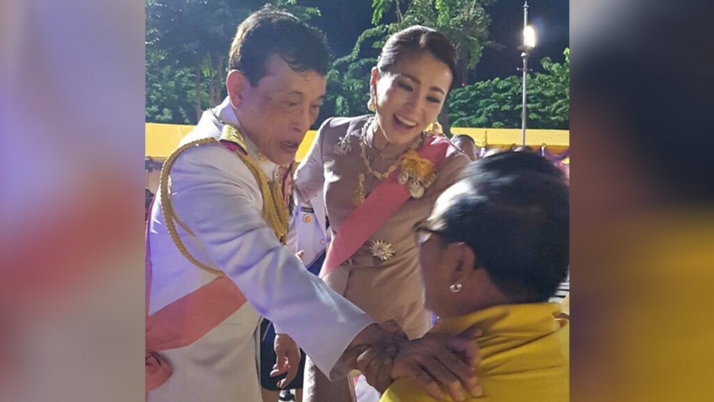 สักข้อความ "กล้ามาก เก่งมาก ขอบใจ" ลงบนแขน เพื่อเป็นความทรงจำตลอดชีวิต