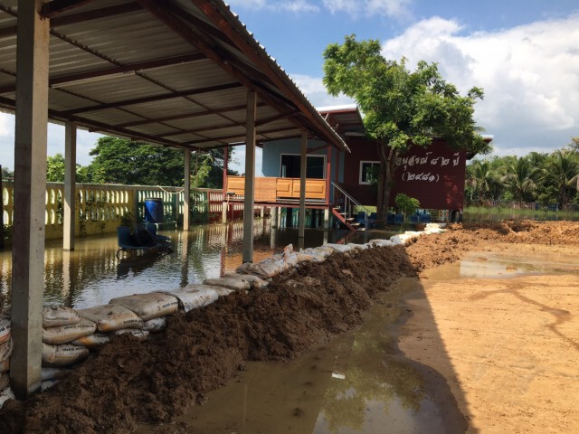ท่วมซ้ำโรงเรียนบ้านกอก น้ำล้นเขื่อนลำพระเพลิงอีกรอบ