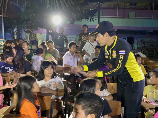 "ไทด์ เอกพันธ์" นำทีมลงพื้นที่ช่วยผู้ประสบภัยน้ำป่าไหลหลาก จ.ปราจีนบุรี