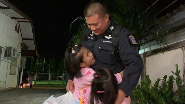 พ่อกลับมาแล้ว ความยินดีของลูกสาว และครอบครัว