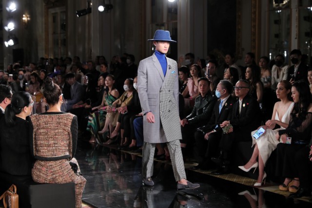 เหล่าดาราเซเลบริตี้คนดังร่วมชม แฟชั่นโชว์แบรนด์ SIRIVANNAVARI และ S’Homme