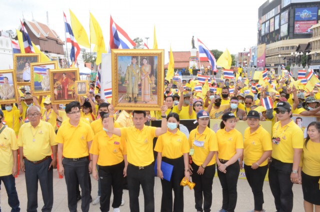 ชาวโคราชร่วมใจสวมเสื้อเหลืองรณรงค์ปกป้องสถาบัน