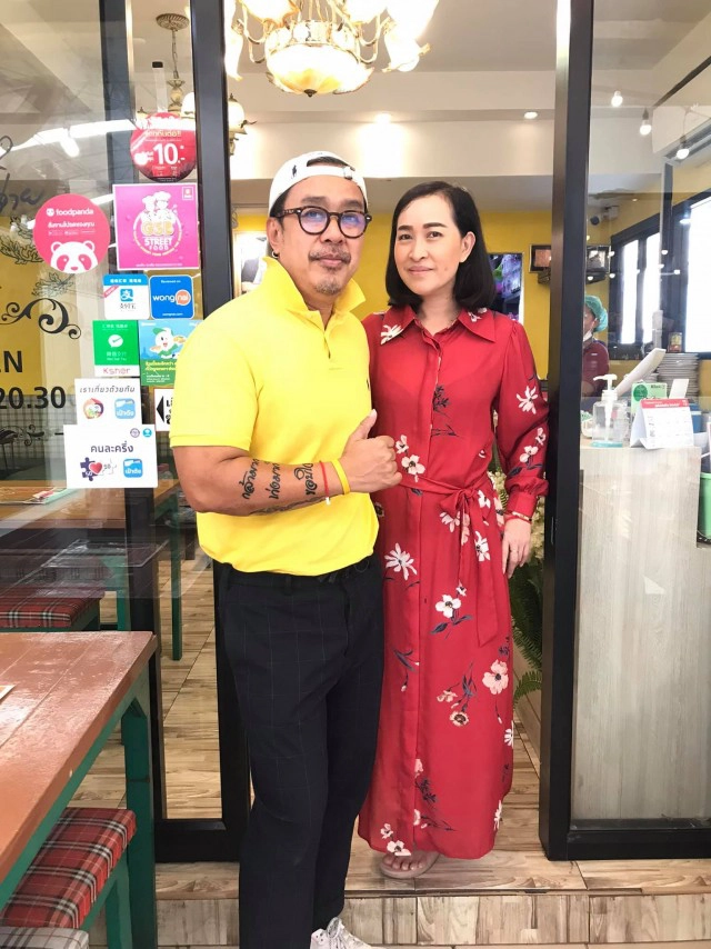 สักข้อความ "กล้ามาก เก่งมาก ขอบใจ" ลงบนแขน เพื่อเป็นความทรงจำตลอดชีวิต